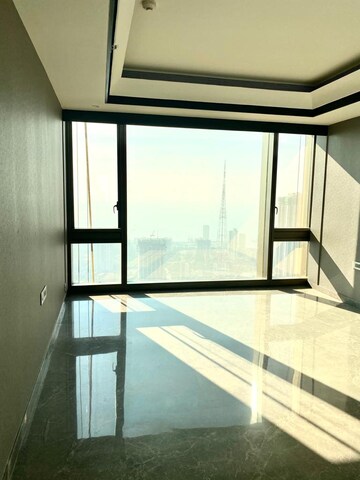 Room in 4 BHK Apartment at Lodha Trump Tower, Worli – for Rent