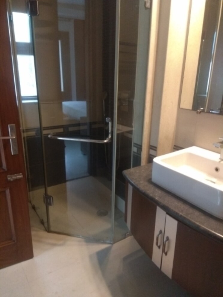 Master Bedroom, new friends colony 4 Bedroom 500 Sq.Yd. Builder Floor In New Friends Colony Delhi 8075927