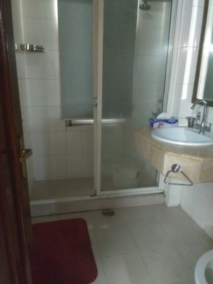 Bathroom, new friends colony 4 Bedroom 500 Sq.Yd. Builder Floor In New Friends Colony Delhi 8075927