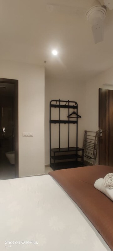 Room in 1 BHK Apartment at Hiranandani Regent Hill, Powai – for Rent