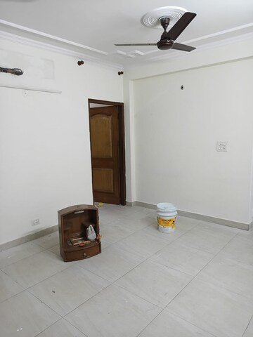 Room in 3 BHK Apartment at Sector 6, Dwarka – for Rent
