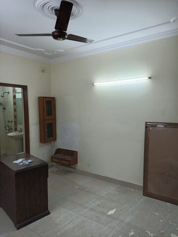 Room in 3 BHK Apartment at Sector 6, Dwarka – for Rent