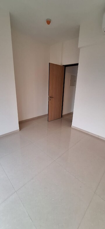 Room in 2 BHK Apartment at Lodha Vista, Lower Parel – for Rent
