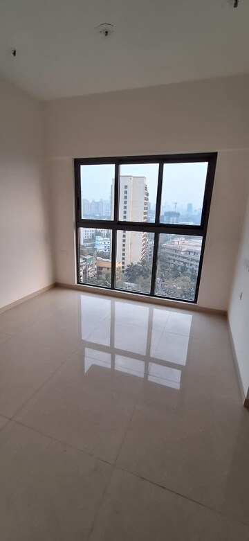 Room in 2 BHK Apartment at Lodha Vista, Lower Parel – for Rent