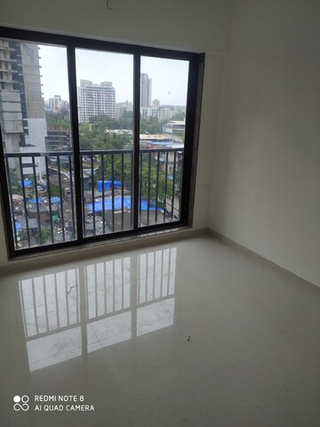 Room in 2 BHK Apartment at Parinee Essence, Kandivali West – for Rent