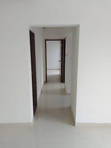 Room in 2 BHK Apartment at Parinee Essence, Kandivali West – for Rent