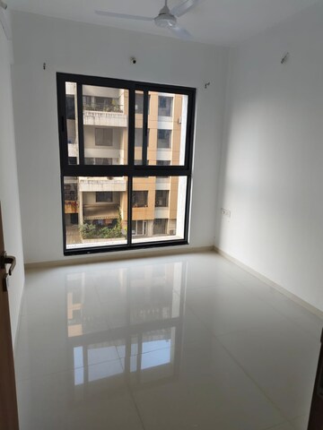 Room in 3 BHK Apartment at Park Express, Baner – for Rent