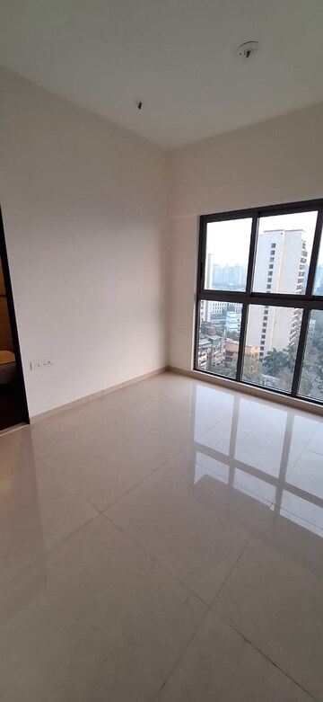 Room in 2 BHK Apartment at Lodha Vista, Lower Parel – for Rent