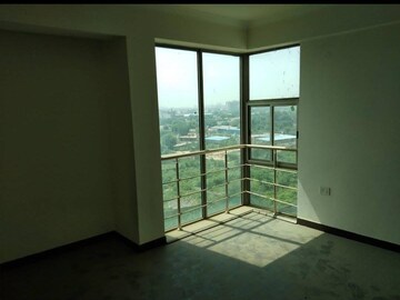 Room in 4 BHK Apartment at Parsvnath Exotica, Sector 53 – for Rent