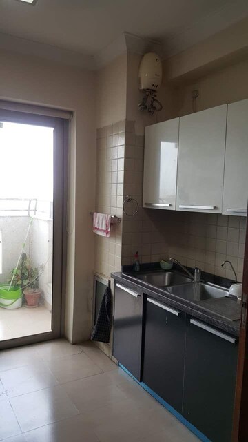 Kitchen in 4 BHK Apartment at Parsvnath Exotica, Sector 53 – for Rent