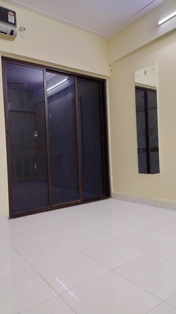 Room in 3 BHK Apartment at Green Acres II CHS Ltd, Ghodbunder Road – for Sale