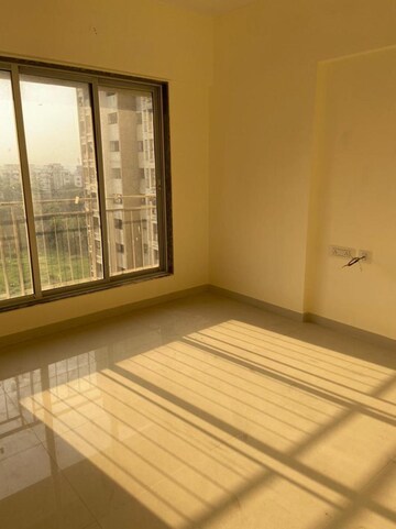 Room in 2 BHK Apartment at Dharti Presidio, Malad West – for Rent
