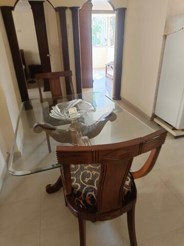 Team Area in 2 BHK Apartment at Wavelash Apartments, Bandra West – for Sale