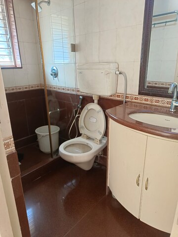 Team Area in 2 BHK Apartment at Wavelash Apartments, Bandra West – for Sale