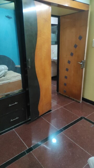 Furnished Amenities in 2.5 BHK Apartment at Payal CHS, Kandivali East – for Rent