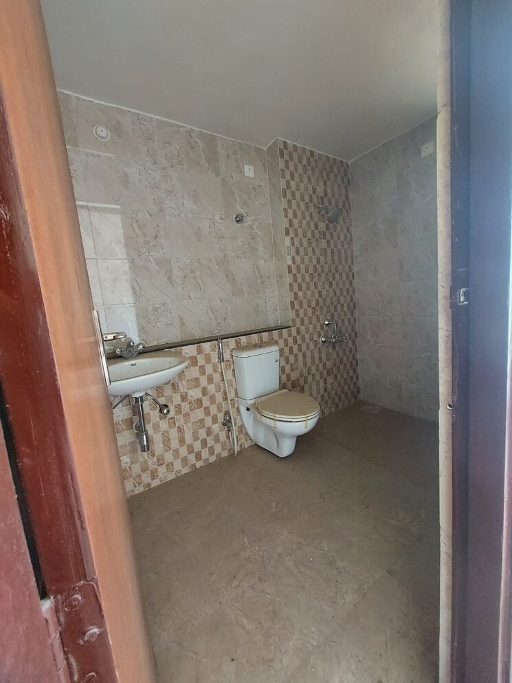 Bathroom, jatkhedi 3 Bedroom 1000 Sq.Ft. Apartment In Jatkhedi Bhopal 8076430