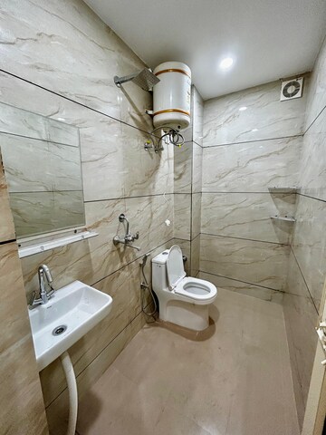 Bathroom in 1 BHK Builder Floor at Plaza Mall, Sector 28 – for Rent