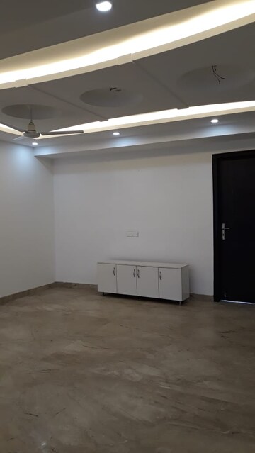 Room in 3 BHK Builder Floor at AEZ Aloha, Sector 57 – for Rent