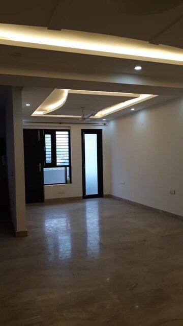 Room in 3 BHK Builder Floor at AEZ Aloha, Sector 57 – for Rent