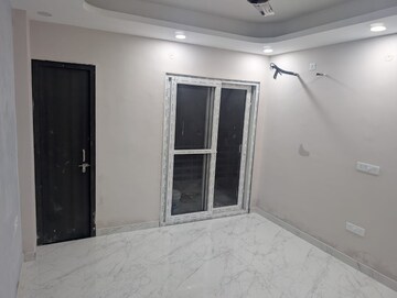 Room in 3 BHK Builder Floor at AEZ Aloha, Sector 57 – for Rent