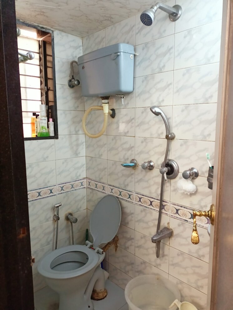 Bathroom, bandra west 2 Bedroom 700 Sq.Ft. Apartment In Bandra West Mumbai 8076541