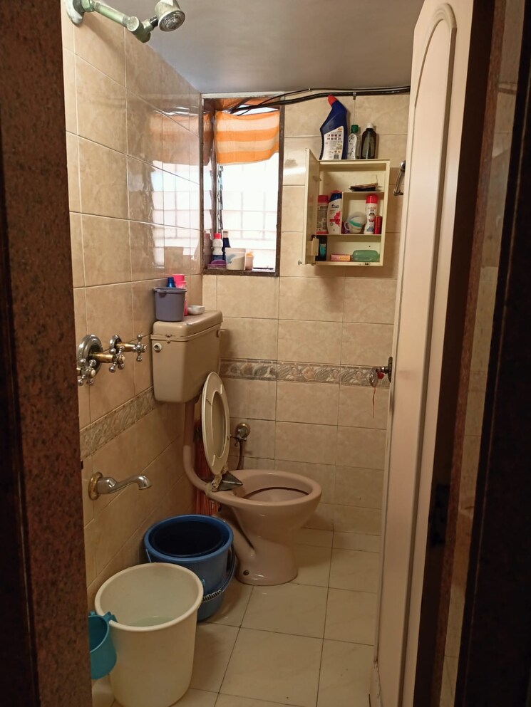 Bathroom, bandra west 2 Bedroom 700 Sq.Ft. Apartment In Bandra West Mumbai 8076541