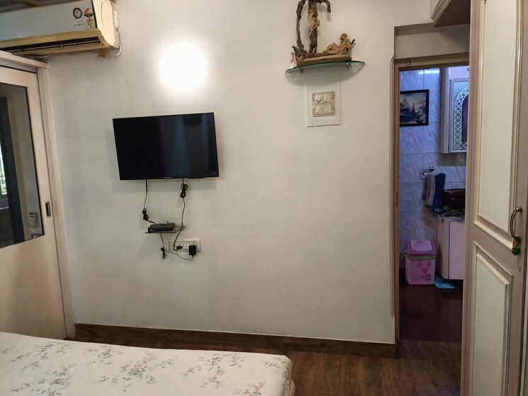 Room, bandra west 2 Bedroom 700 Sq.Ft. Apartment In Bandra West Mumbai 8076541