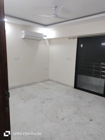 Room in 3 BHK Builder Floor at Ansal Sushant Lok I, Sector 43 – for Rent