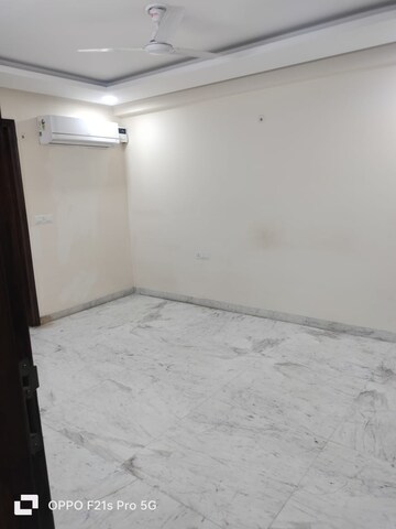 Room in 3 BHK Builder Floor at Ansal Sushant Lok I, Sector 43 – for Rent