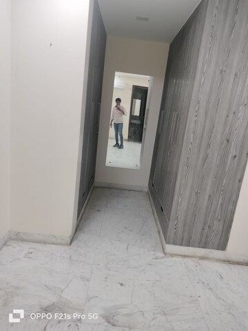 Room in 3 BHK Builder Floor at Ansal Sushant Lok I, Sector 43 – for Rent