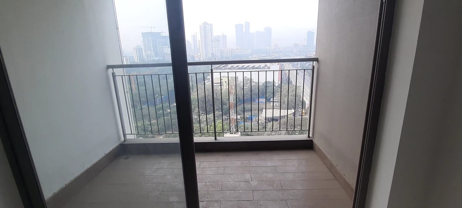 1 BHK + Extra Room Apartment For Sale in Raymond Ten X Vibes