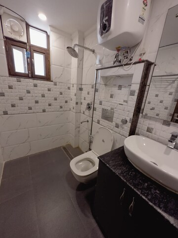 Team Area in 3 BHK Builder Floor at Sector 42 – for Rent
