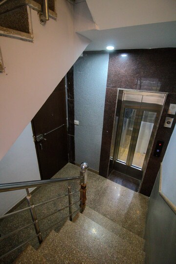 Furnished Amenities in 3 BHK Builder Floor at Sector 42 – for Rent