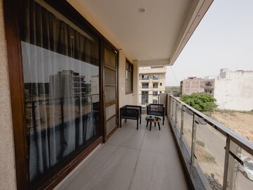 Balcony in 3 BHK Builder Floor at Sector 42 – for Rent