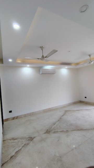 Room in 4 BHK Builder Floor at M3M Atrium, Sector 57 – for Rent