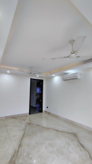 Room in 4 BHK Builder Floor at M3M Atrium, Sector 57 – for Rent