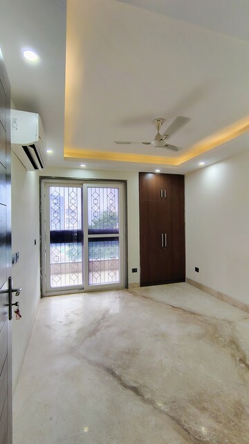 Room in 4 BHK Builder Floor at M3M Atrium, Sector 57 – for Rent