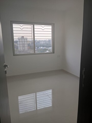 Room in 2 BHK Apartment at Sukhwani Hermosa Casa, Mundhwa – for Rent