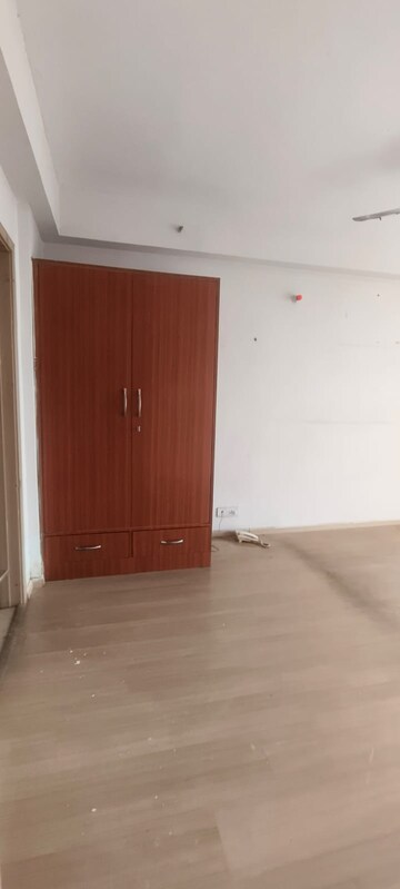 Room in 3 BHK Apartment at DLF New Town Heights I, Sector 90 – for Rent