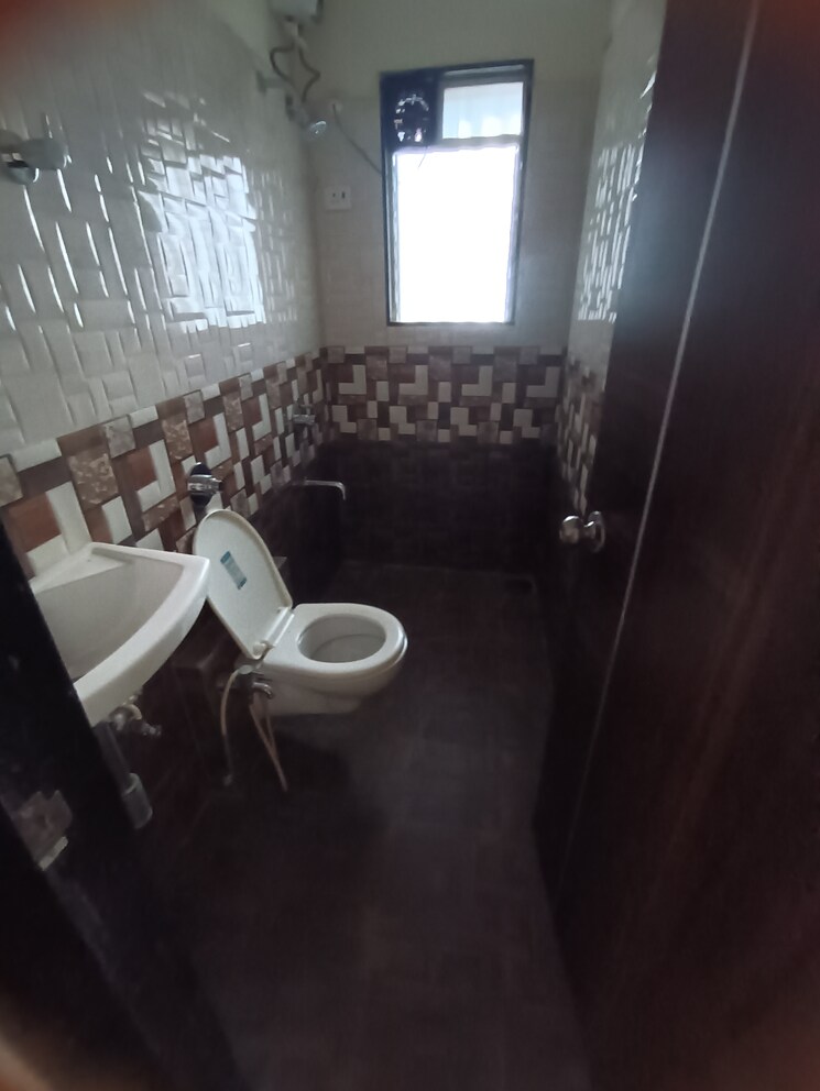 Bathroom, lotus-sky-garden 2 Bedroom 809 Sq.Ft. Apartment In Malad West Mumbai 8076654