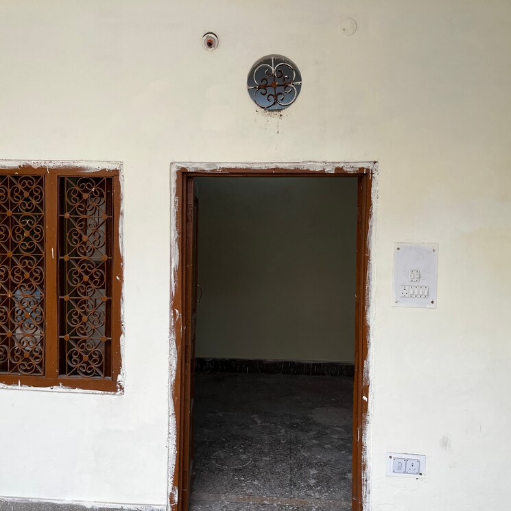 Room, shahdara 4 Bedroom 50 Sq.Yd. Independent House In Shahdara Delhi 8076662