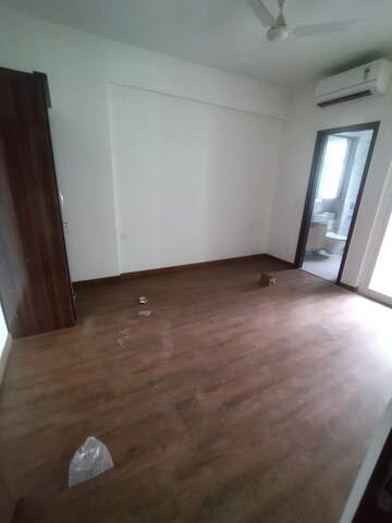 Room in 4 BHK Builder Floor at DLF Garden City Plots I, Sector 91 – for Rent
