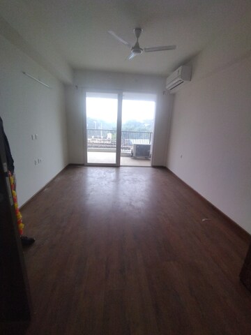 Room in 4 BHK Builder Floor at DLF Garden City Plots I, Sector 91 – for Rent