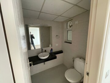 Bathroom in 3.5 BHK Apartment at Bestech Park View Sanskruti, Sector 92 – for Sale