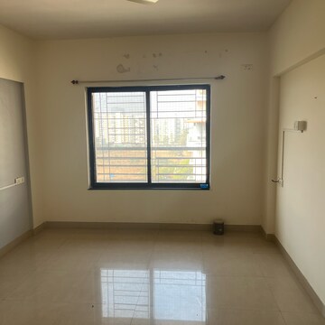 Room in 3 BHK Apartment at Brahma Suncity, Wadgaon Sheri – for Rent