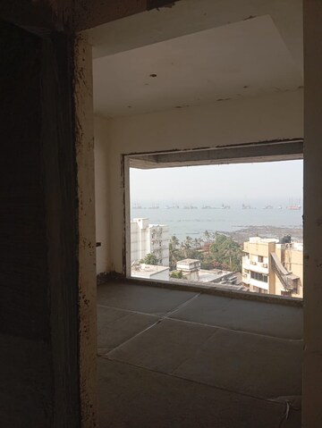 Room in 3 BHK Apartment at S Raheja Avisa, Bandra West – for Sale