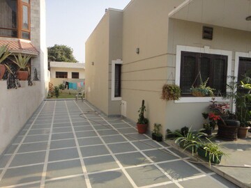 3.5 BHK Builder Floor – Exterior View View at RWA Residential Society, Sector 40 - for Rent