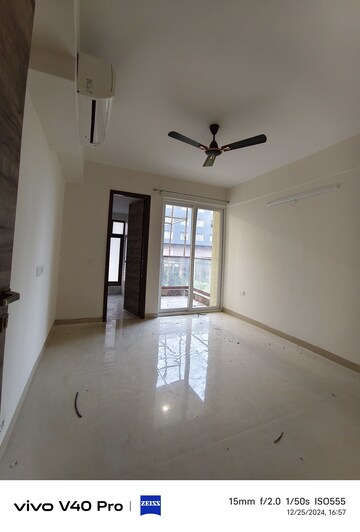 Room in 3.5 BHK Apartment at Sector 65 – for Rent