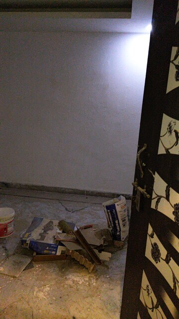 Room in 2 BHK Builder Floor at Mohan Garden – for Sale