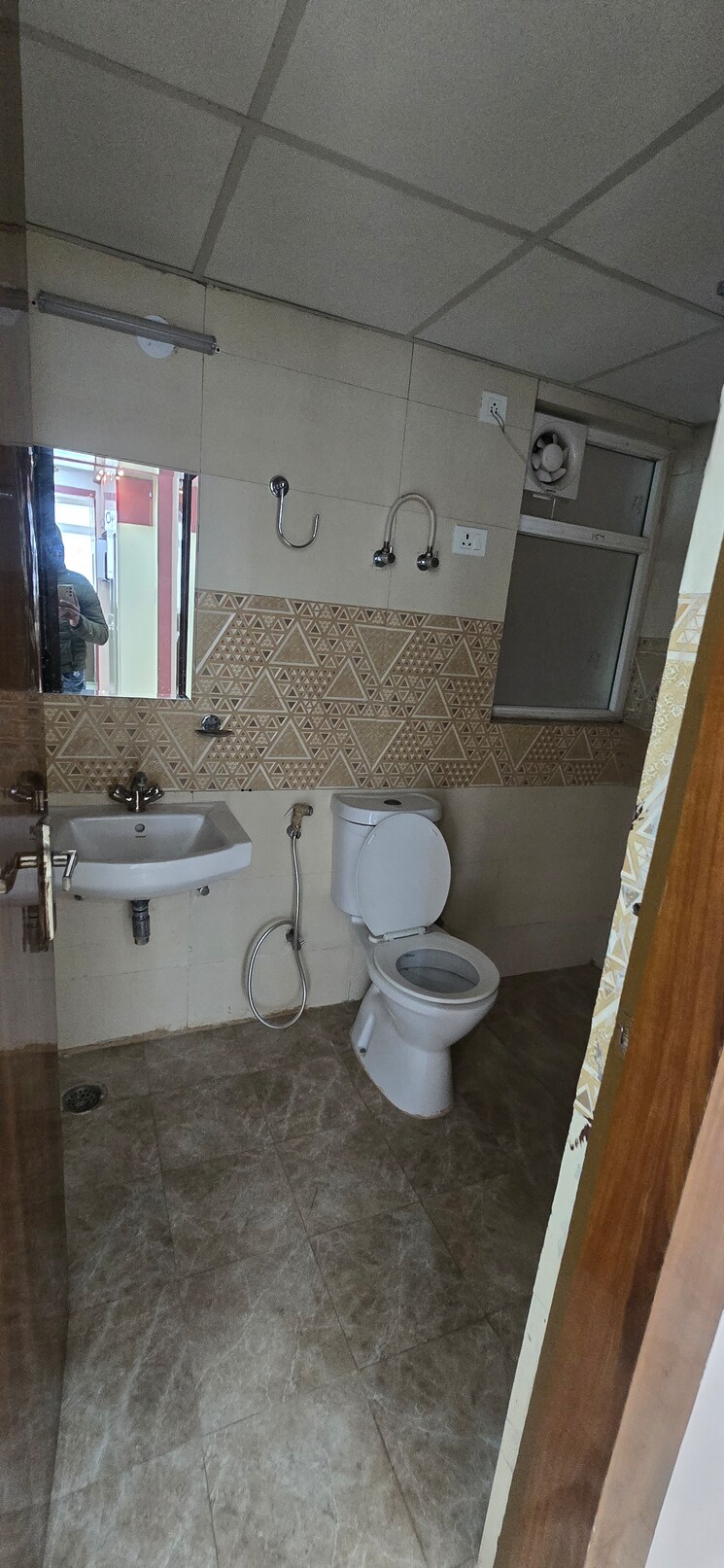 Bathroom, amrapali-leisure-park 2.5 Bedroom 1225 Sq.Ft. Apartment In Amrapali Leisure Valley Greater Noida 8077045